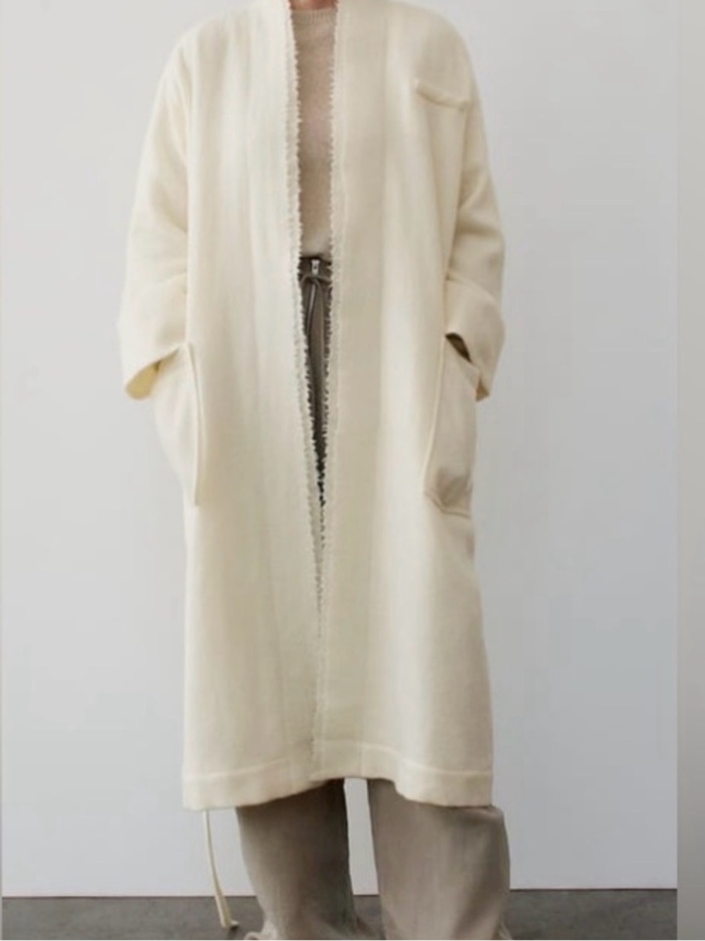 Zara ZW Collection Manteco Wool
Wrap Ivory Jacket I Wrap size XS/S
*NWT*